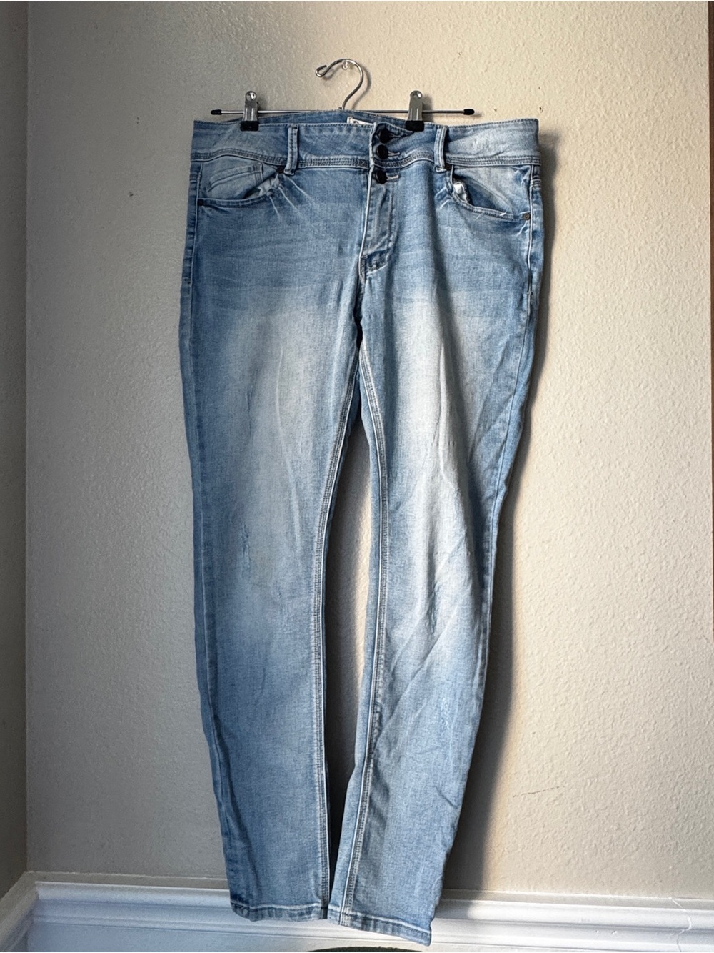 Light Wash Skinny Jeans - Blue Denim